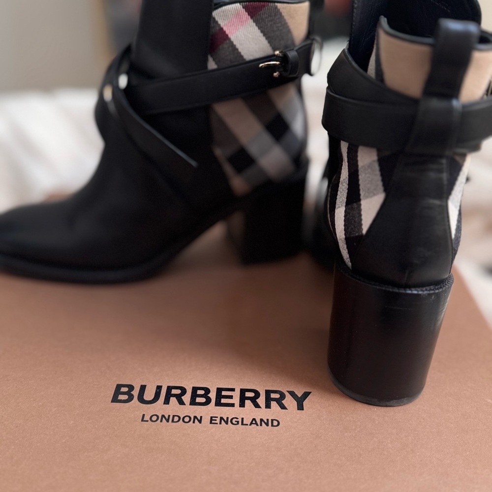 Burberry Black Heeled Boots with Chunky Heel and Adjustable Strap